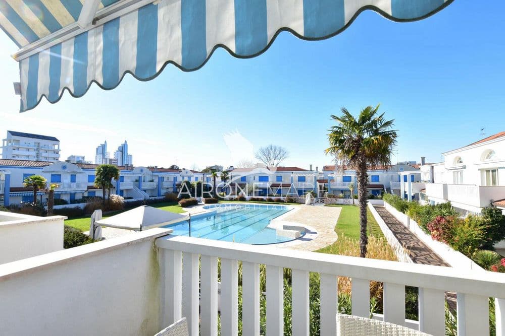 The alternative text...