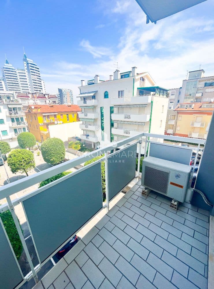 The alternative text...