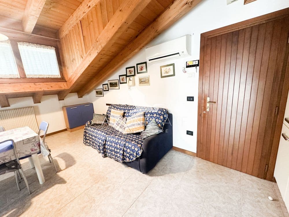 The alternative text...