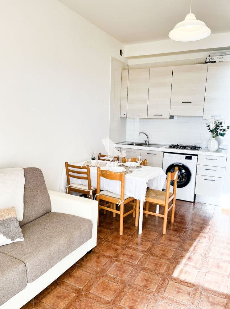 The alternative text...