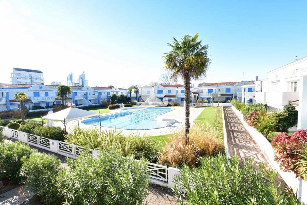 The alternative text...